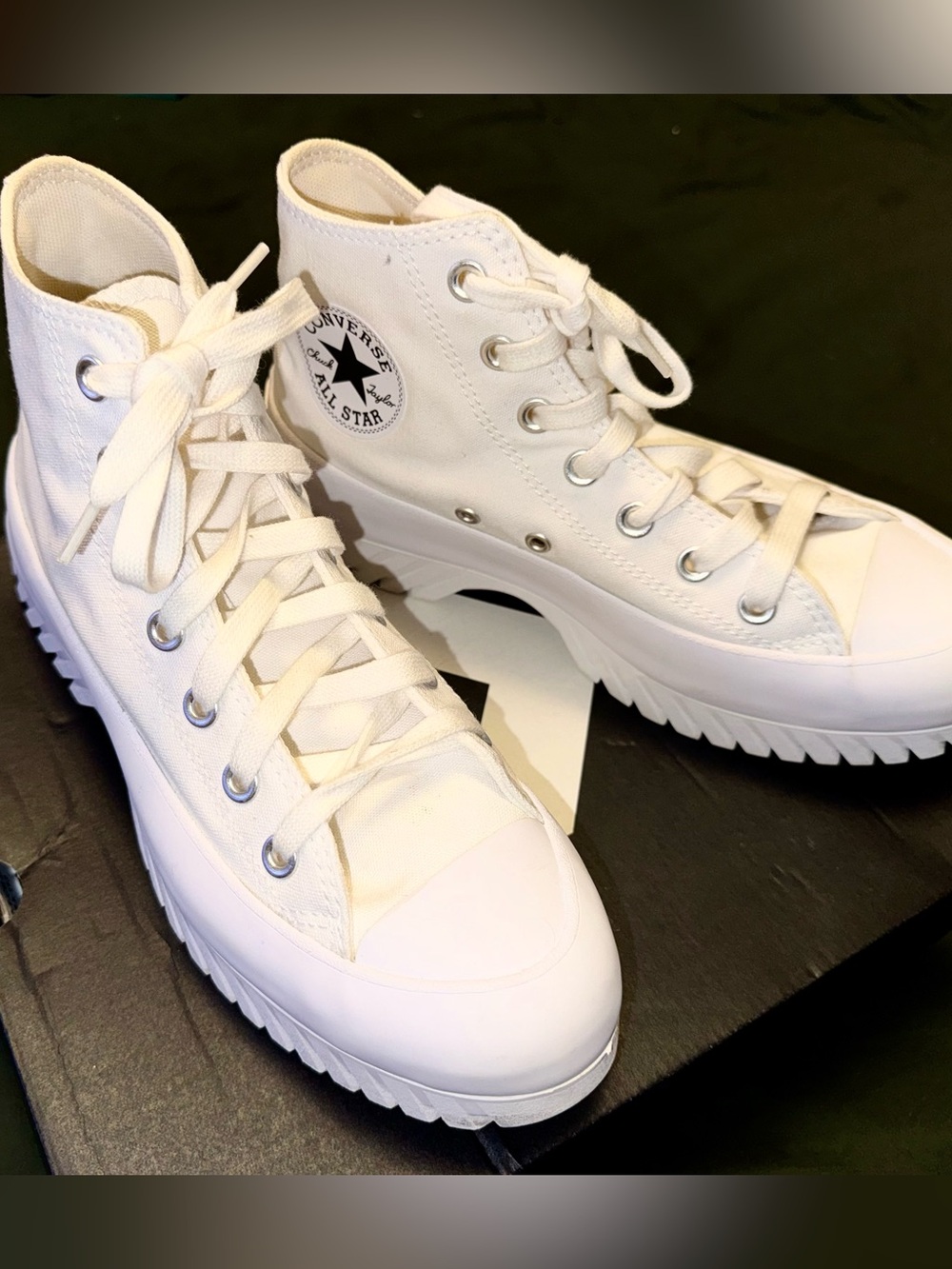 Converse Women's Chuck Taylor All Star Lugged 2.0 High-Top White